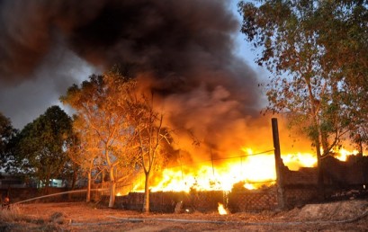 Cháy lớn vựa phế liệu ở Quận 9, TPHCM