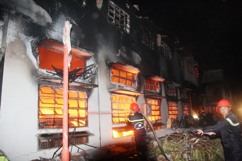 Cháy lớn bao trùm công ty giày Việt Nam – SamHo